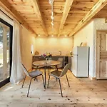 Prywatna Wies بيت للعطل Mierki